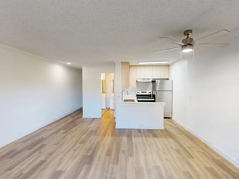 Eight 80 Newport Beach — Photo 77