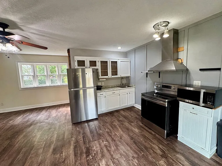 9251 Atwood Ave — Photo 14