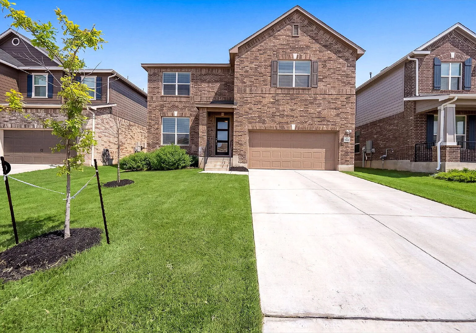 5 bed, 3.5 bath, 3231 sqft, $3,095 — Photo 2