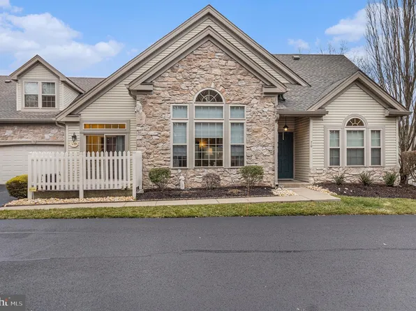 70 Legacy Oaks Dr, Richboro, PA 18954