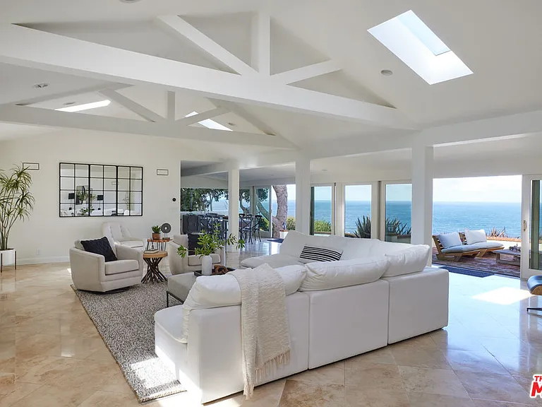 1115 Palos Verdes Dr W — Photo 4
