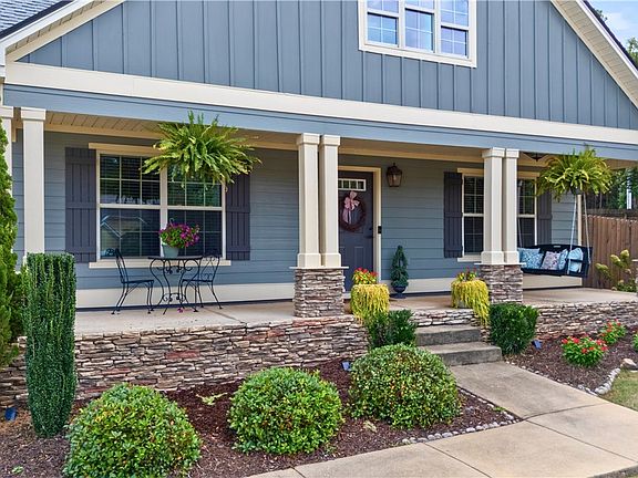 2nd image of 810 Cotswold Way