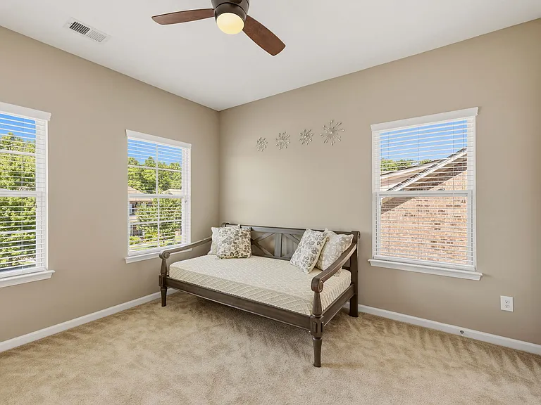 167 Alexandria Dr — Photo 34