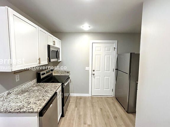 4th image of 1728 17th Ave N Unit B