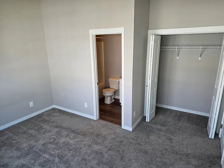 301 SE 11th St #706 — Photo 25