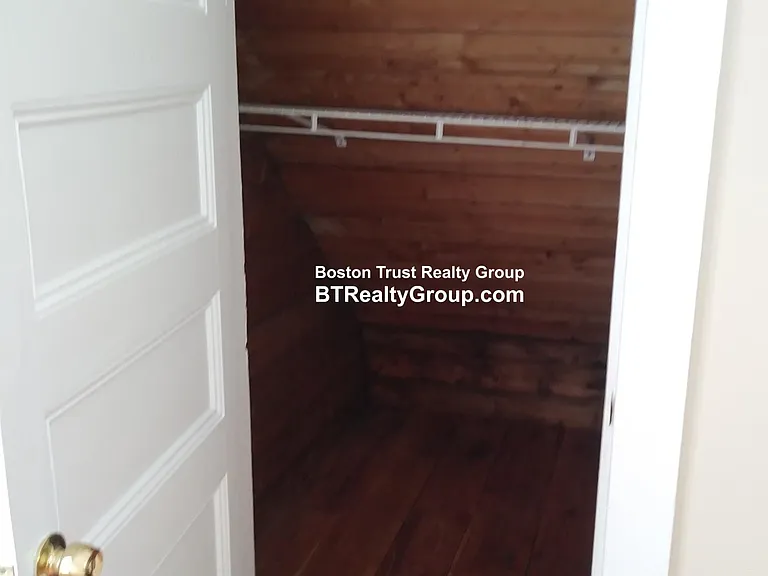 163 University Ave — Photo 5