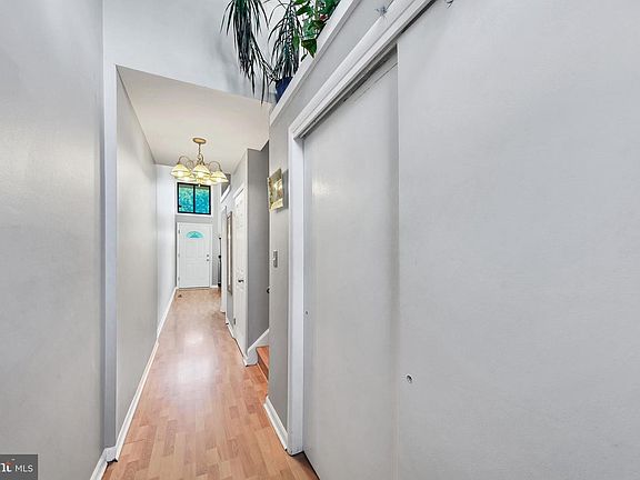 5th image of 363 Iverson Pl