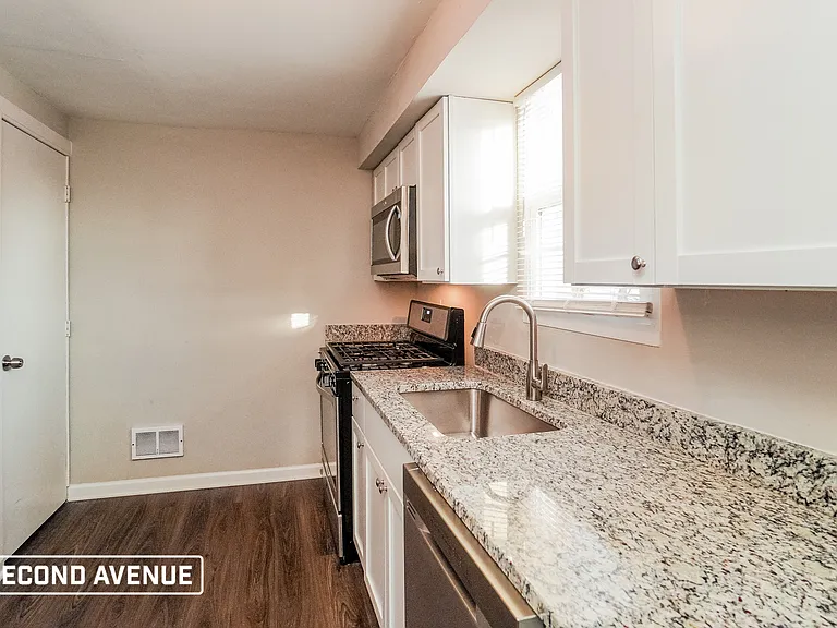 216 Grove Rd — Photo 8