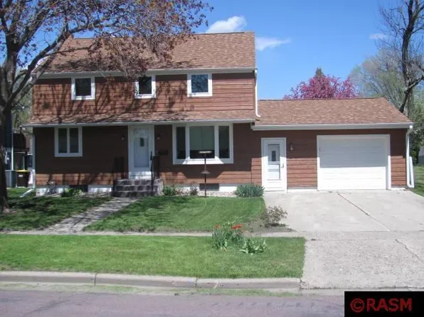 119 2nd St SW, Madelia, MN 56062