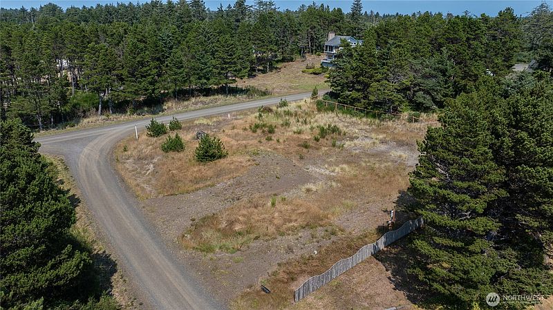 2nd image of 2601 S Bagpiper Lane