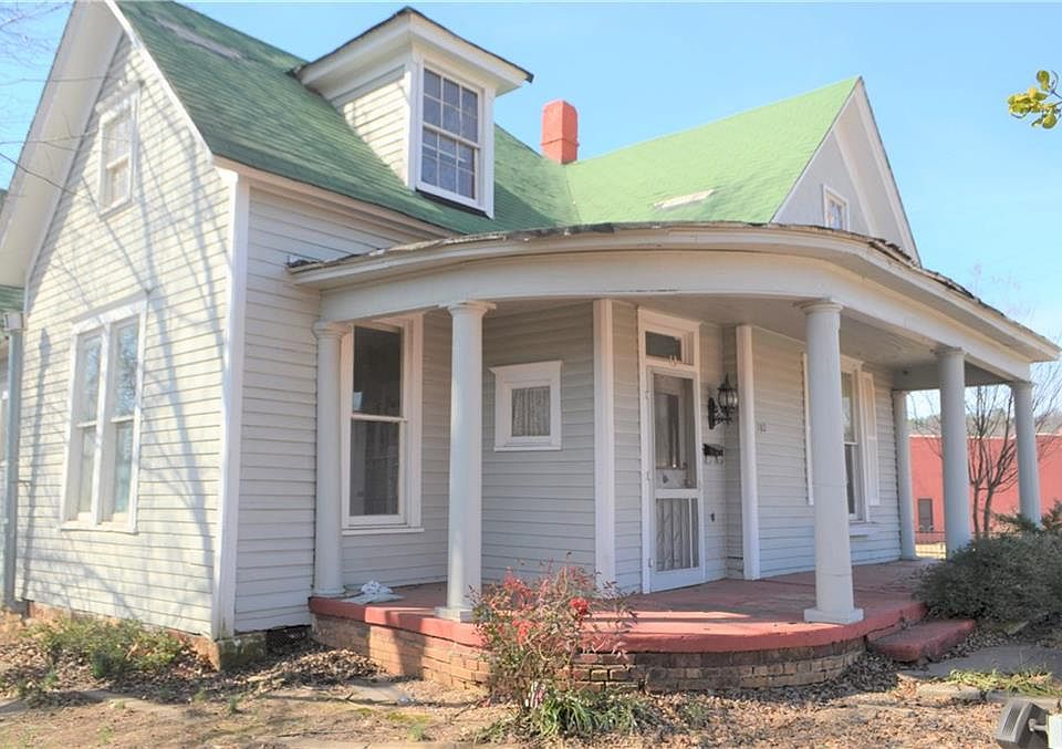 1st image of 102 S 9th St