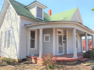 102 S 9th St, Van Buren, AR 72956