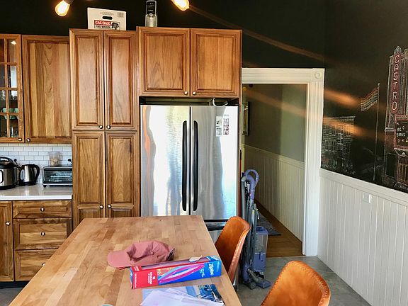 3rd image of 185 Collingwood St