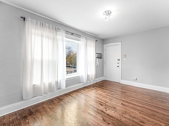 4th image of 4215 N Lockwood Ave #2