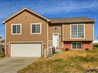 2602 Hogantown Dr, Bellevue, NE 68123