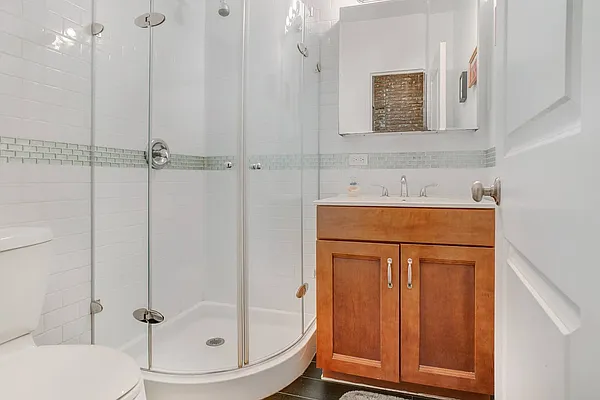 Rented by Safdie Realty Group | media 38