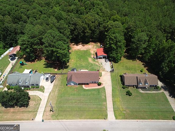 3rd image of 132 Old Stonewall Dr