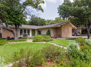 1749 Brown Trl, Hurst, TX 76054