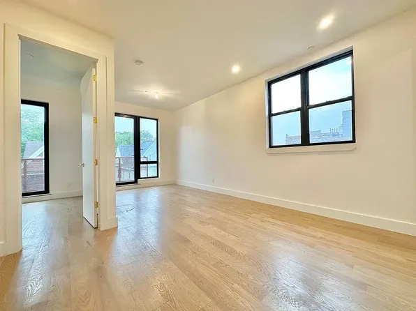 1522 New York Avenue image 1 of 14