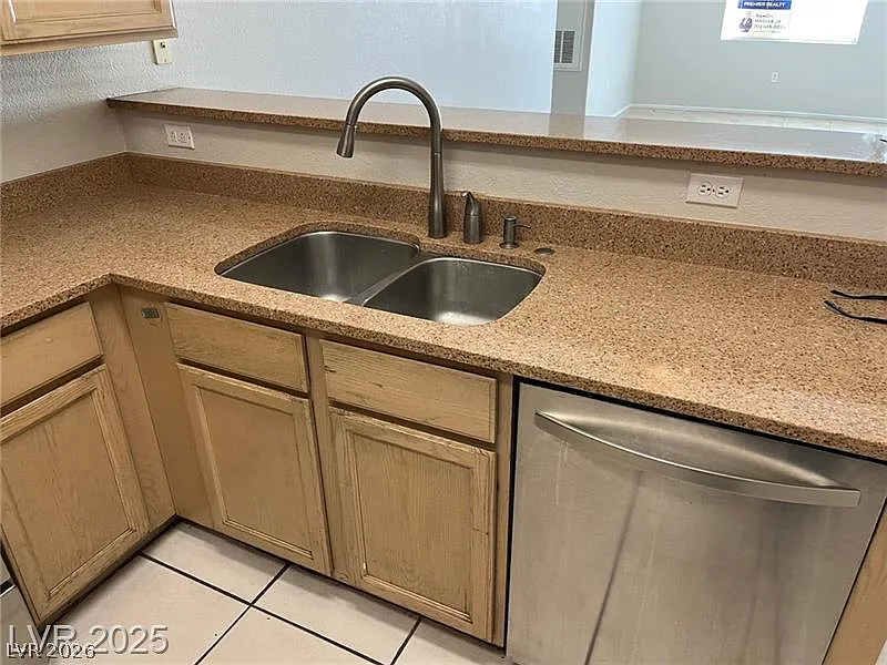 2 bed, 2.0 bath, 1217 sqft, $1,700 — Photo 4