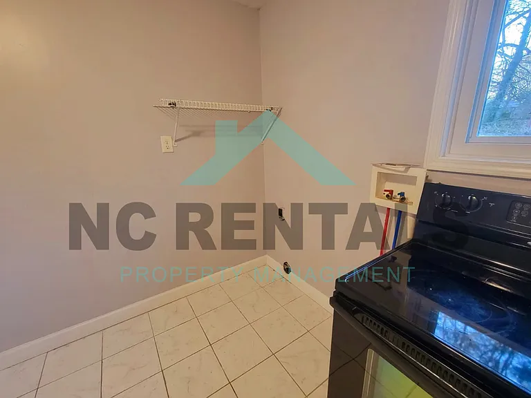 3211 Donnell St — Photo 5