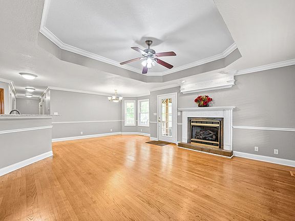 4th image of 151 Rose Dr