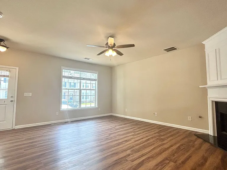 933 Prestwyck Ct — Photo 4