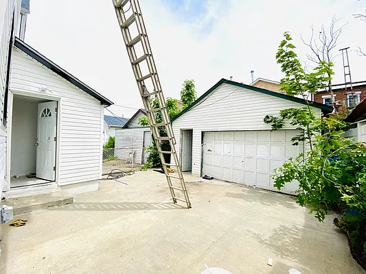 Rented by Blue Egg Realty Corp | media 9