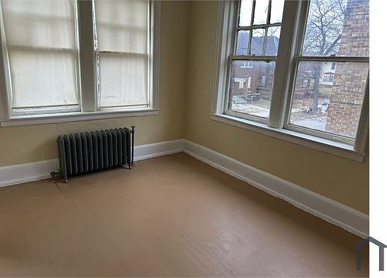 5th image of 2500 Hurlbut St #21