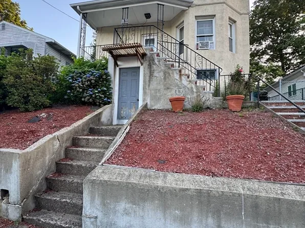 109 Arnold St, Revere, MA 02151