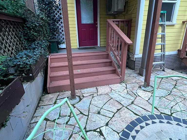 2142 NW Irving St #A — Photo 10