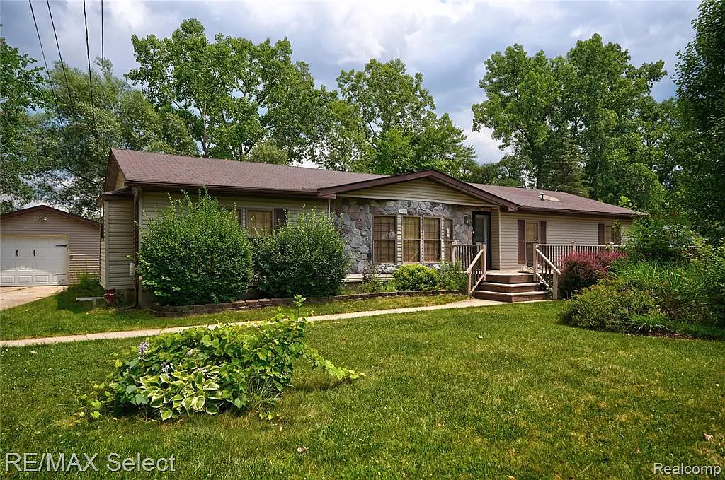 8363 Riverside Dr photo 1
