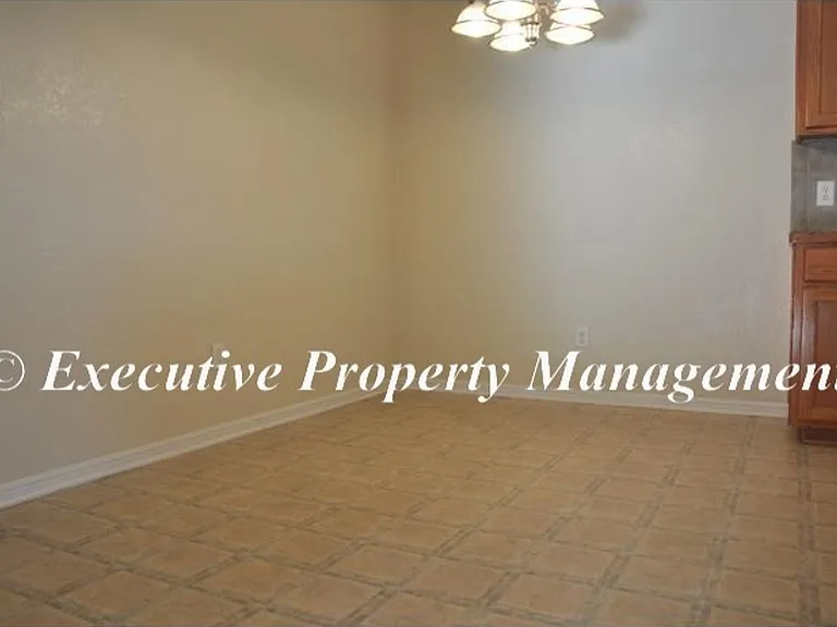 208 Janelle Dr — Photo 40