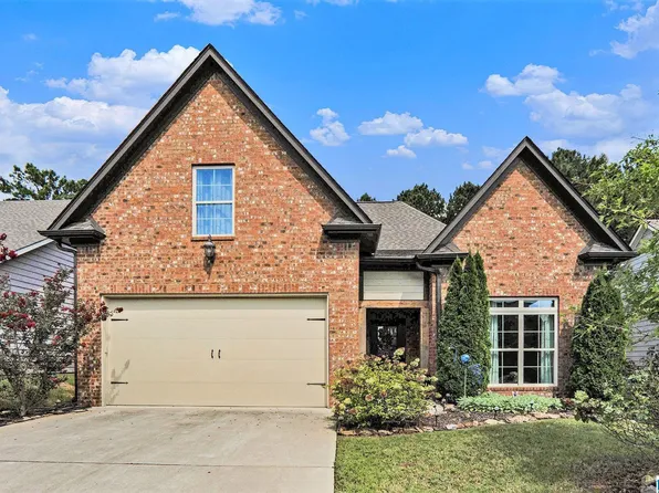 1032 Pine Valley Dr, Calera, AL 35040