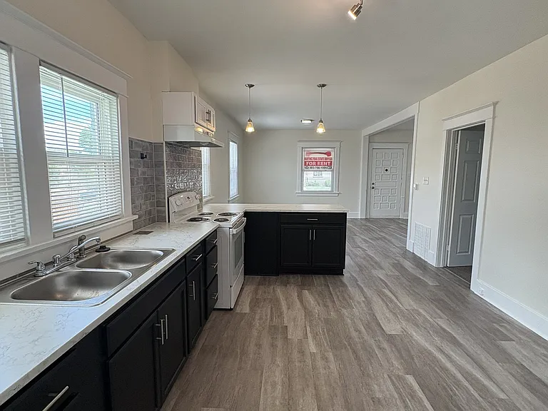 3509 N Josephine St — Photo 5