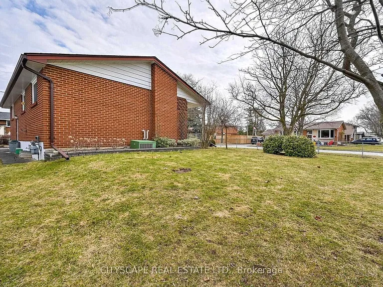 110 Clements Rd E — Photo 16