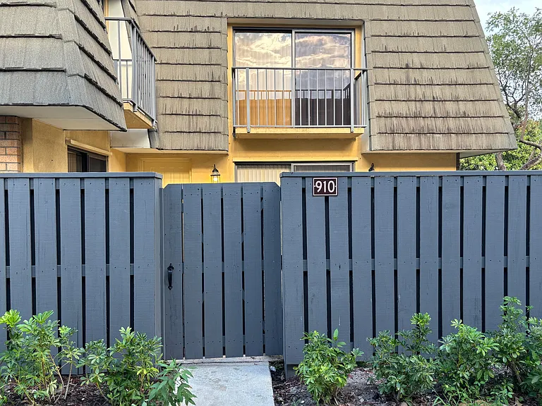 910 9th Way — Photo 2