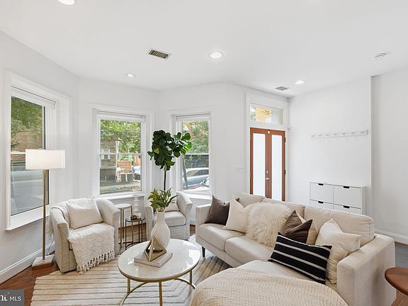 3rd image of 1005 Irving St NW