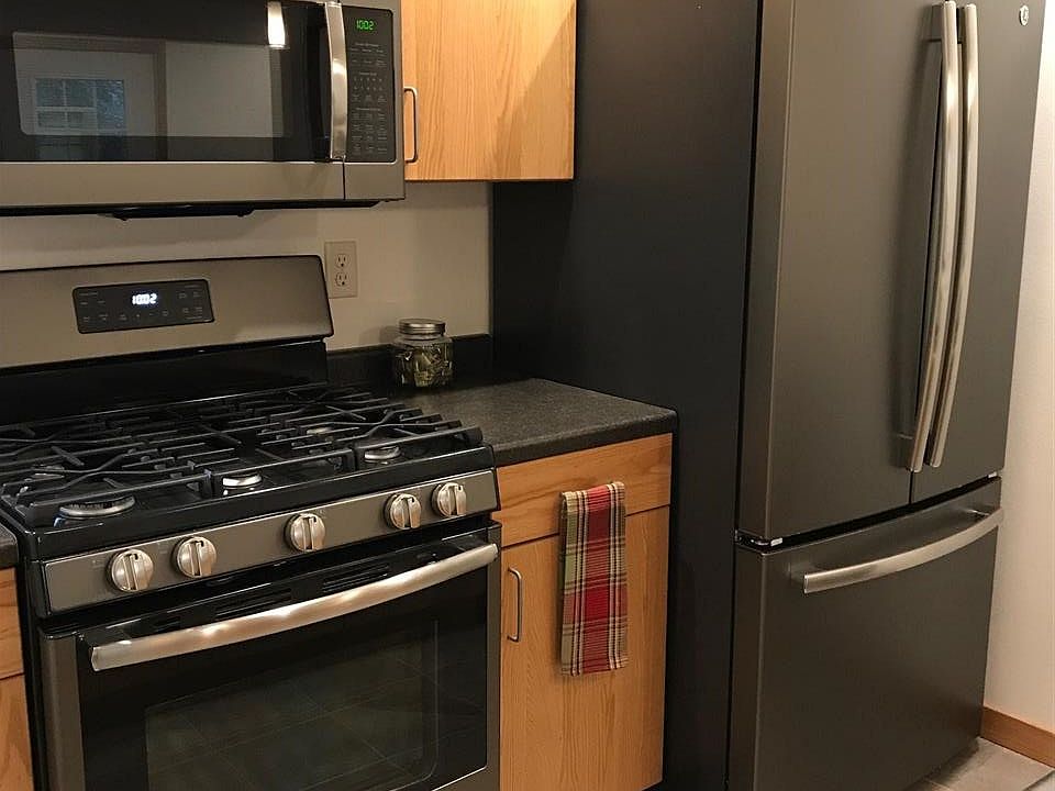 2nd image of 2848 Mary St