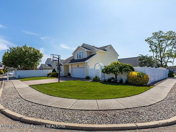 3rd image of 2226 Briarwood Lane
