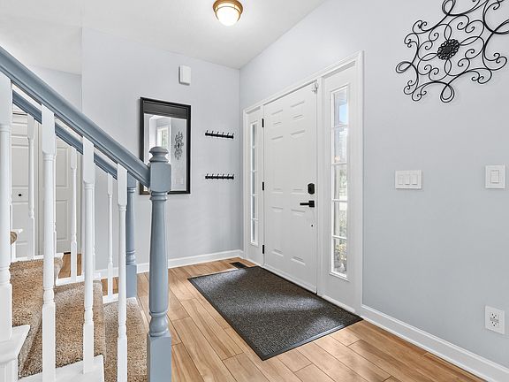3rd image of 390 Brittany Dr
