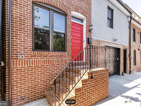 Front door (garage belongs to neighbor)