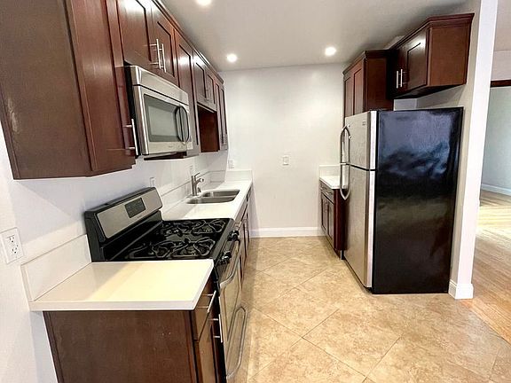 3rd image of 913 Pico Blvd APT 2