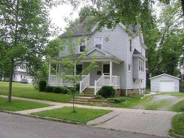 1st image of 325 W 7th St