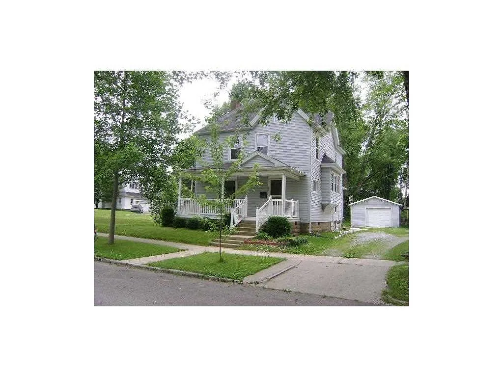 325 W 7th St photo 1