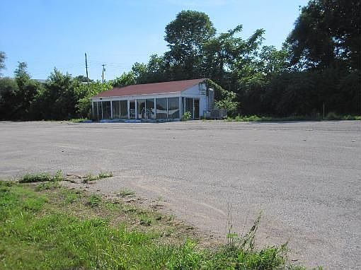 2nd image of 2929 Mitchell Rd