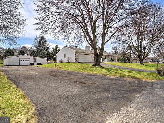 2nd image of 640 Meadow Dr