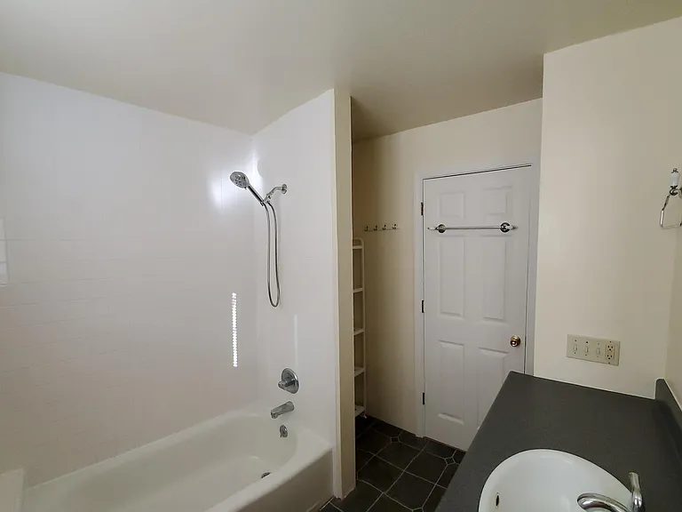 1612 Francisco St — Photo 8