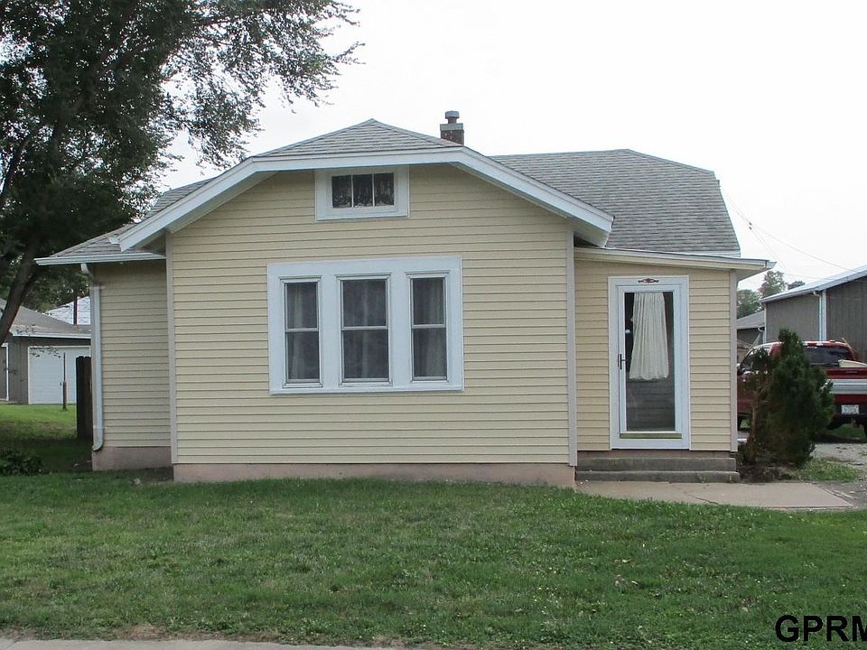 1st image of 943 W Military Ave