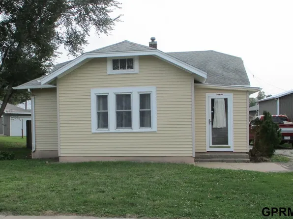 943 W Military Ave, Fremont, NE 68025